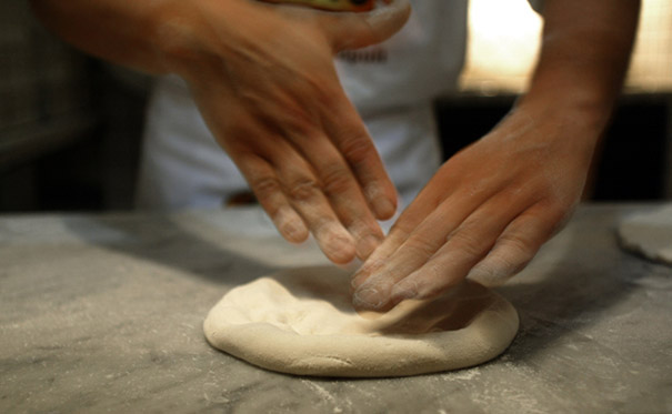 раскатка пиццы